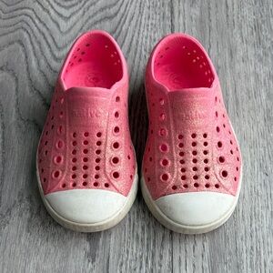Gently worn. Still good tread. The perfect everyday shoes for any toddler!